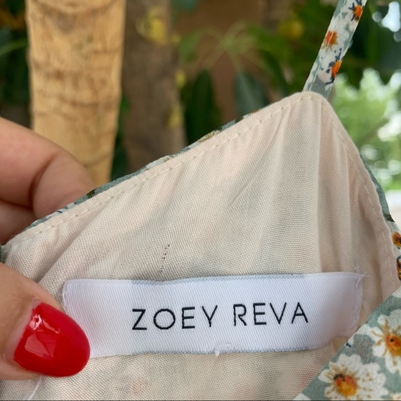 Zoey Reva green floral/ daisy dress! - Picture 7 of 7
